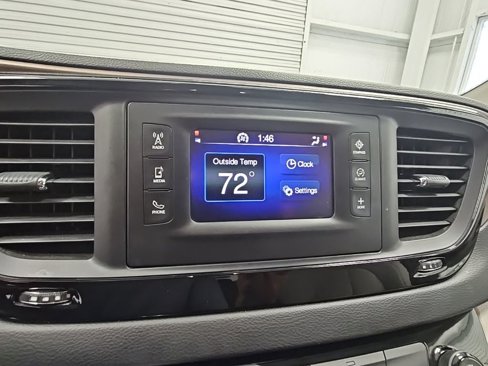Used 2017 Chrysler Pacifica LX image 18
