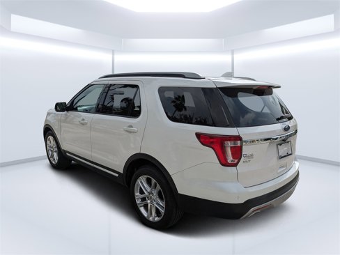 Used 2017 Ford Explorer XLT w/ Equipment Group 202A image 5