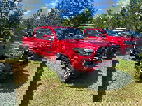 Used 2018 Toyota Tacoma SR5 image 2