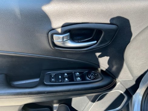 Used 2021 Jeep Compass Limited image 11