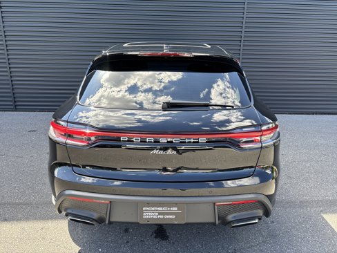 Certified 2025 Porsche Macan image 4