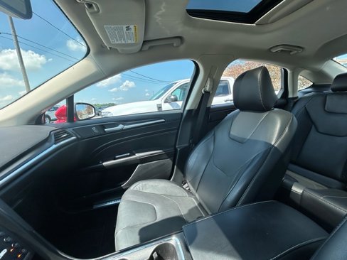 Used 2020 Ford Fusion Titanium image 27