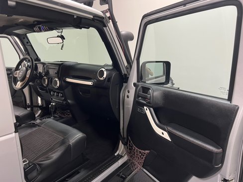 Used 2012 Jeep Wrangler Sahara image 12