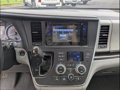 Used 2016 Toyota Sienna XLE image 12