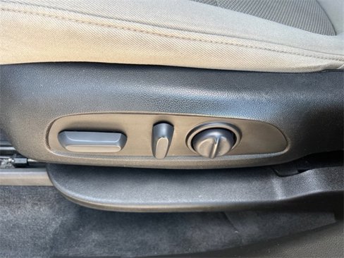 Used 2022 Chevrolet Traverse LS image 13