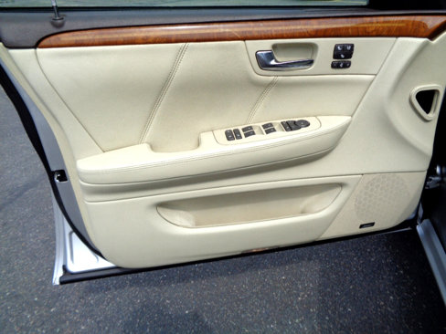 Used 2010 Cadillac DTS Platinum image 22