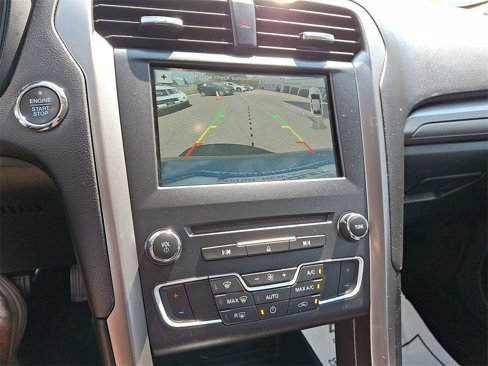 Used 2018 Ford Fusion SE w/ Fusion SE Technology Package image 15