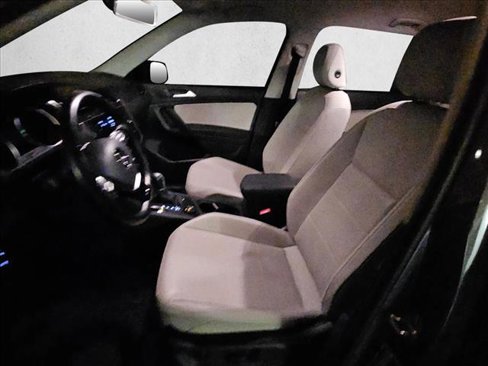 Used 2019 Volkswagen Tiguan SE image 19
