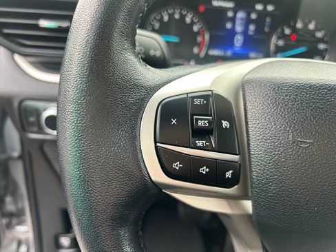 Used 2022 Ford Explorer XLT image 23