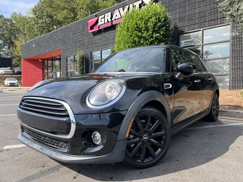 Used 2021 MINI Cooper 4-Door Hardtop image 2