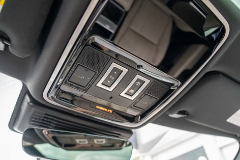 Used 2021 Land Rover Range Rover Velar R-Dynamic S image 25