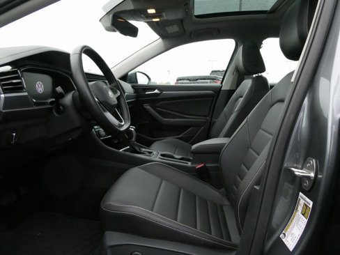 Used 2022 Volkswagen Jetta SE image 29