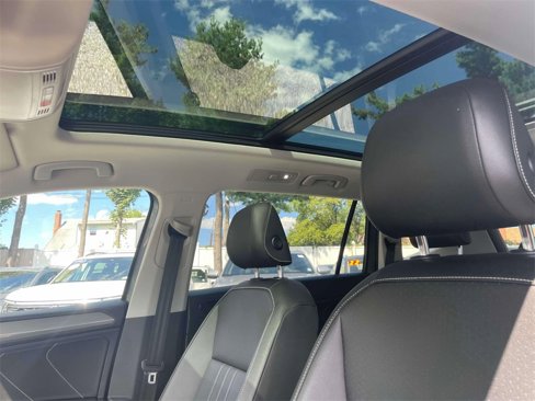 Used 2022 Volkswagen Tiguan SE w/ Panoramic Sunroof Package image 20