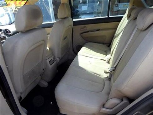 Used 2009 Kia Rondo LX image 16