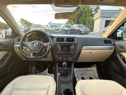 Used 2017 Volkswagen Jetta SE image 39