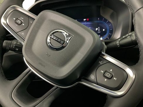 New 2025 Volvo XC40 B5 Core w/ Climate Package image 25