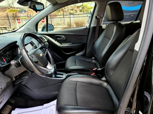 Used 2022 Chevrolet Trax LT w/ LT Convenience Package image 15