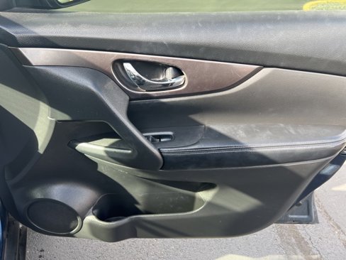 Used 2015 Nissan Rogue SV image 27