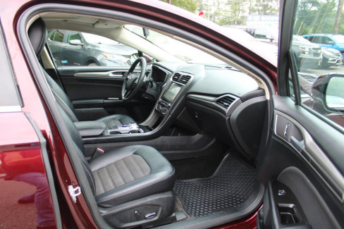 Used 2017 Ford Fusion SE w/ Equipment Group 201A image 30