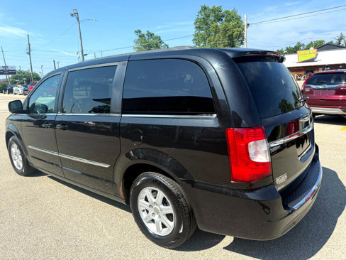 Used 2013 Chrysler Town & Country Touring image 6
