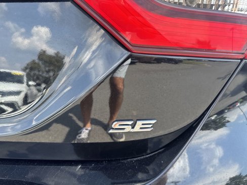 Used 2022 Toyota Camry SE image 14