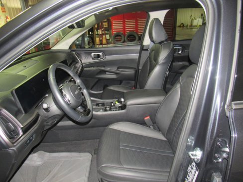 Used 2024 Kia Sorento EX w/ Panoramic Sunroof Package image 14