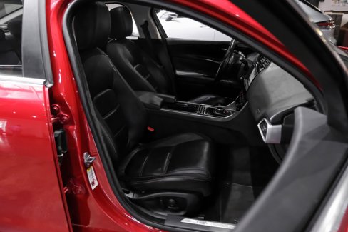 Used 2017 Jaguar XE Prestige image 26