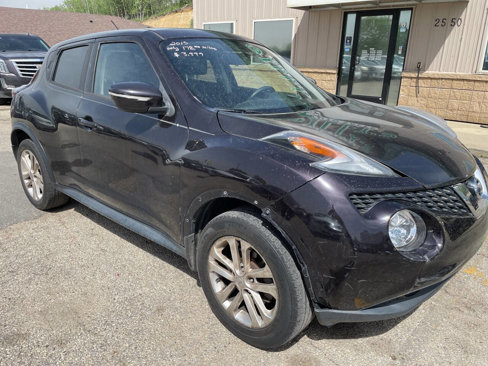 Used 2015 Nissan Juke SV image 2