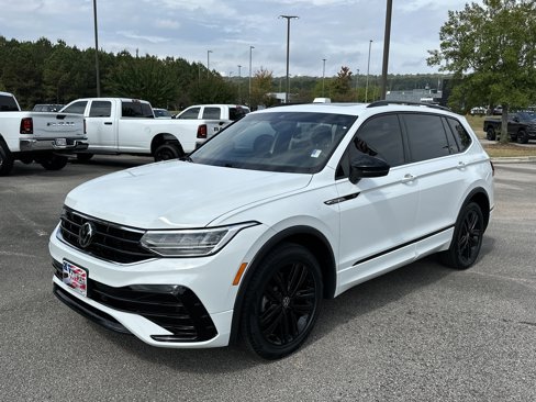 Used 2022 Volkswagen Tiguan SE R-Line image 3
