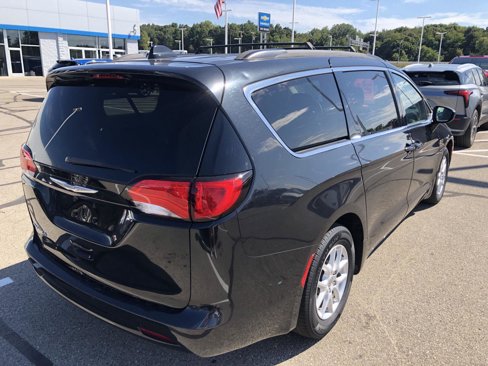 Used 2017 Chrysler Pacifica Touring image 9