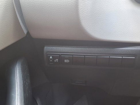 Used 2022 Toyota Corolla LE image 16