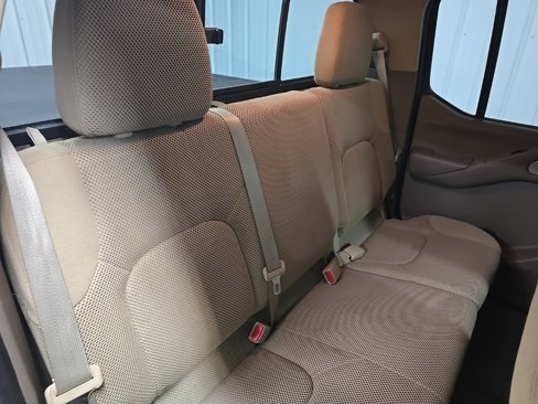 Used 2015 Nissan Frontier SV image 16