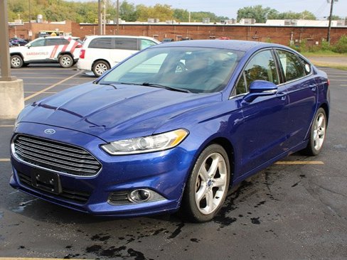 Used 2015 Ford Fusion SE w/ Equipment Group 201A image 2
