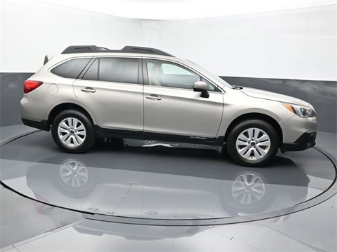 Used 2017 Subaru Outback 2.5i Premium image 6