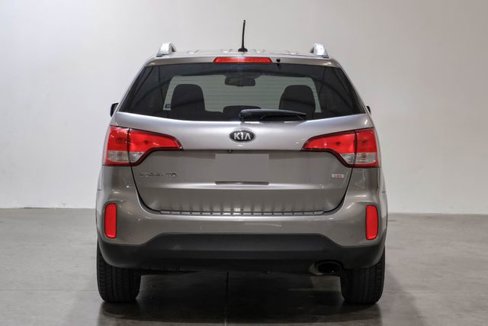 Used 2015 Kia Sorento LX image 11