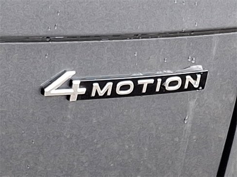 Used 2024 Volkswagen Tiguan SE R-Line image 31