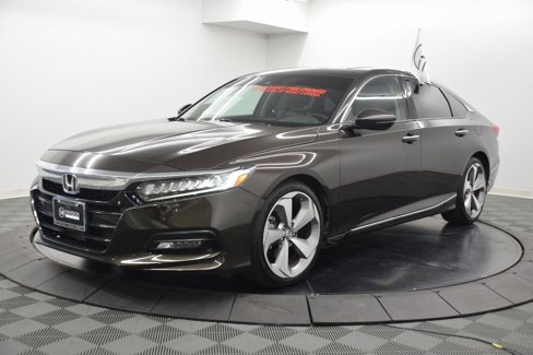 Used 2018 Honda Accord Touring image 2