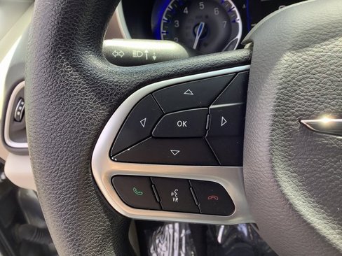 Used 2021 Chrysler Voyager Lxi image 13