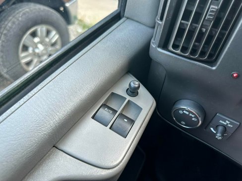 Used 2014 Chevrolet Express 3500 Extended image 17