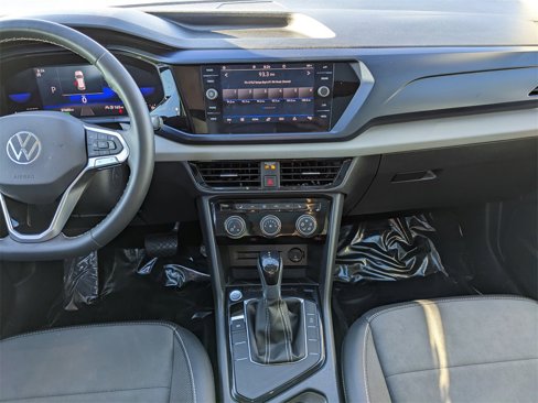 Certified 2023 Volkswagen Taos SE w/ Panoramic Sunroof Package image 17