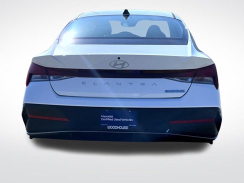 Certified 2025 Hyundai Elantra SE image 5