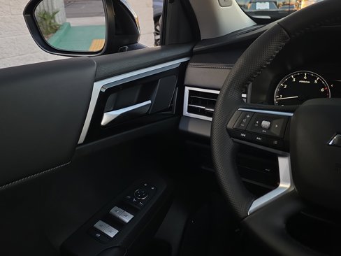 New 2025 Mitsubishi Outlander SE image 21