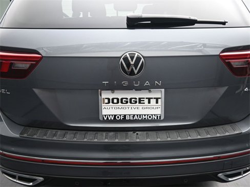 Used 2022 Volkswagen Tiguan SEL R-Line image 12
