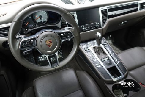 Used 2017 Porsche Macan S image 23