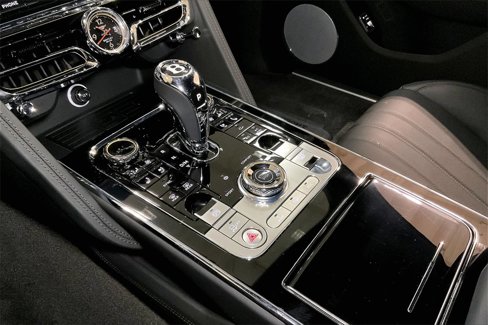 Used 2024 Bentley Flying Spur Azure image 12