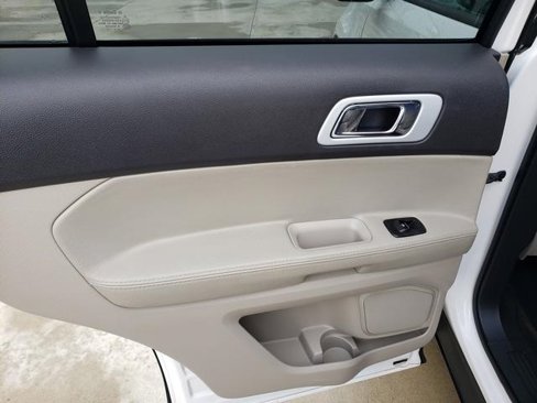 Used 2015 Ford Explorer XLT w/ Equipment Group 202A image 16