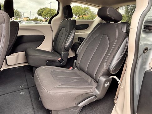 Used 2023 Chrysler Voyager LX image 25