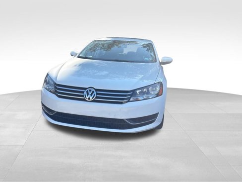 Used 2014 Volkswagen Passat 1.8T SE image 3