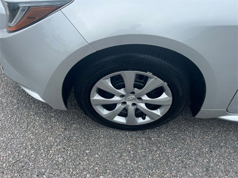 Used 2021 Toyota Corolla LE image 10