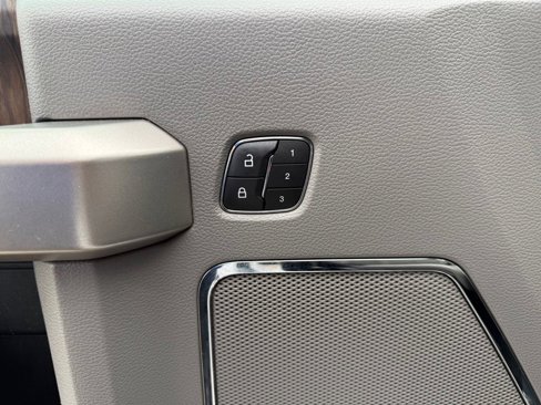 Used 2020 Ford F150 Lariat image 7